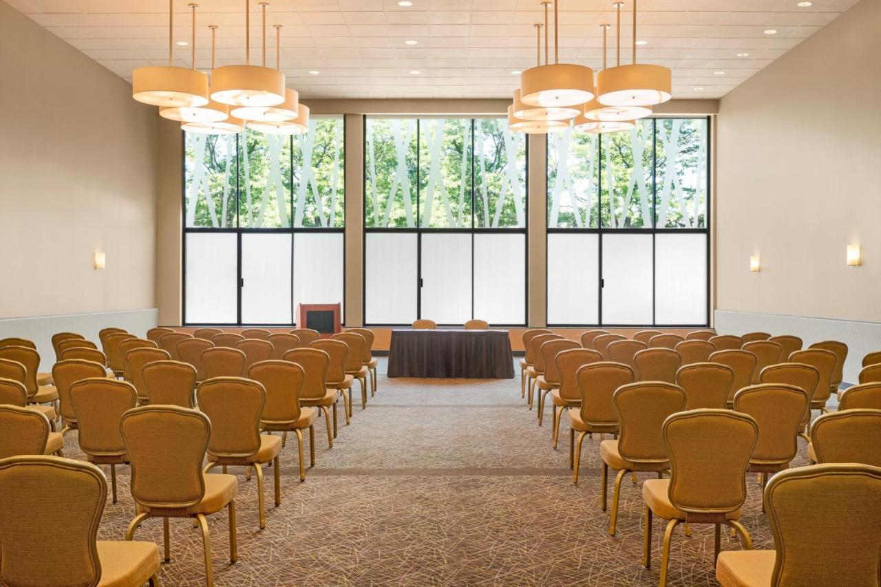 Holiday Inn Boston - Cambridge Area By Ihg Somerville Bagian luar foto