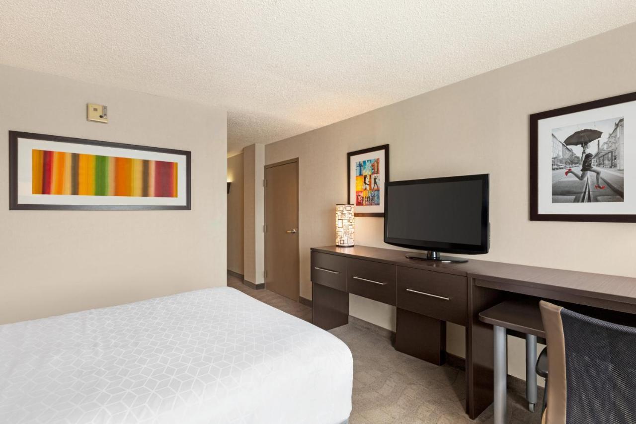 Holiday Inn Boston - Cambridge Area By Ihg Somerville Bagian luar foto