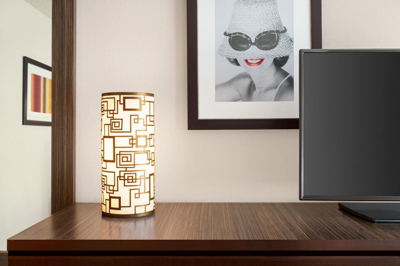 Holiday Inn Boston - Cambridge Area By Ihg Somerville Bagian luar foto
